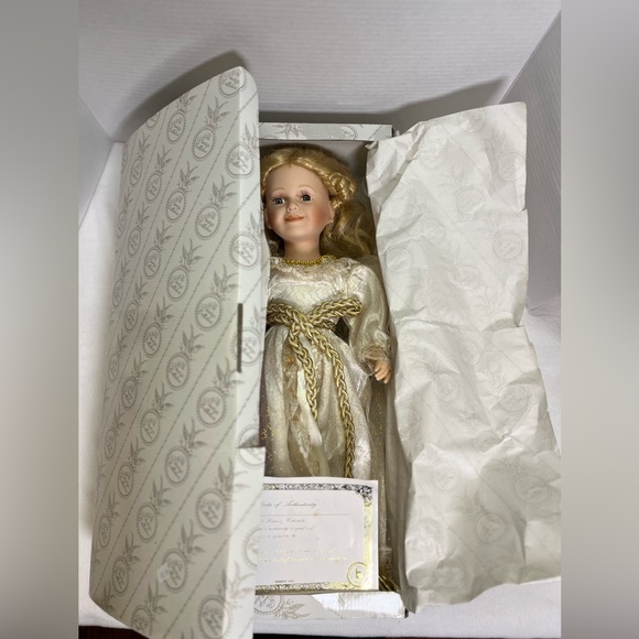 Top Source Gift of Time Vintage Collectable Porcelain Angel Doll Alexandra - Picture 15 of 16